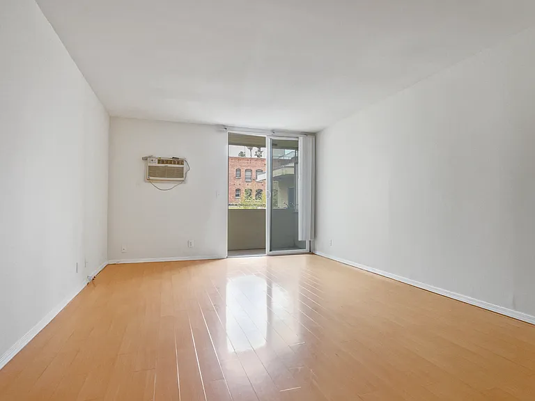 425 S Kenmore Ave #308 — Photo 6
