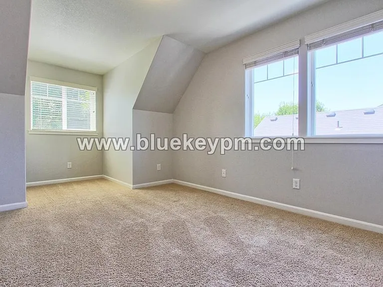 1200 SE Rasmussen Blvd — Photo 15