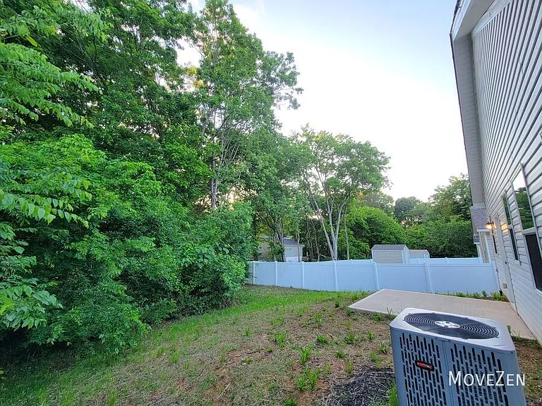 324 Houston St — Photo 22