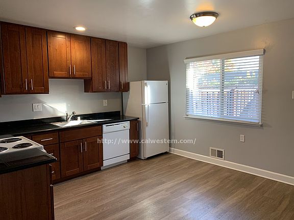 4th image of 1078 Nottingham Pl