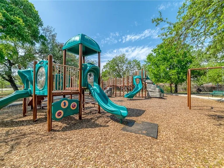 2100 Littleton Dr — Photo 35