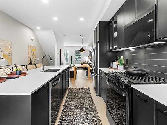 2nd image of 2886 Montrose Ave #2