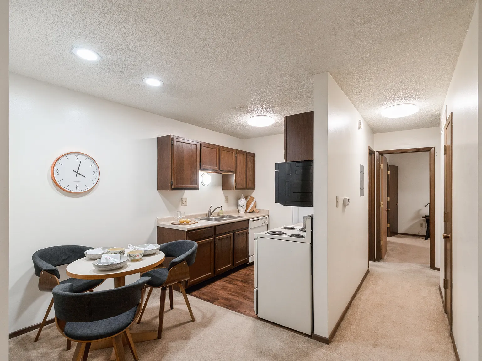 2 bed, 800 sqft, $799 — Photo 3