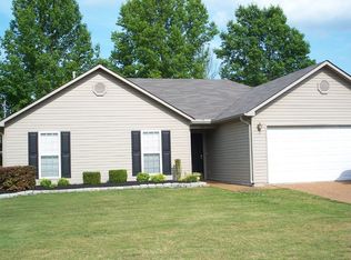 48 Woods Edge Dr, Jackson, TN 38301