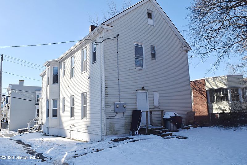 4th image of 1117-1119 Hutton Street