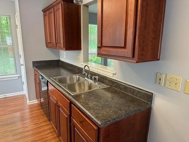 3 bed, 2.5 bath, 1670 sqft, $2,350 — Photo 3