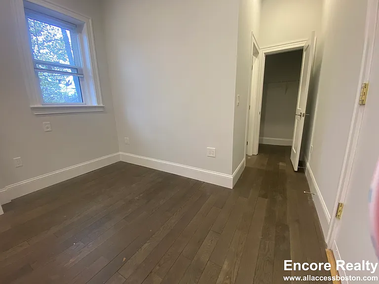 104 Queensberry St #11 — Photo 5