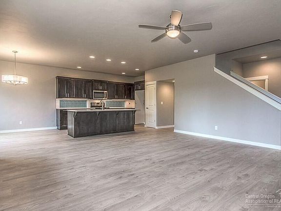 5th image of 60444 Hedgewood Ln