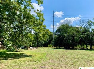 734 Chihuahua St, Lockhart, TX 78644