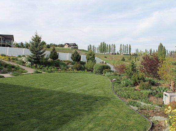 2nd image of 1700 NW Canyon View Dr