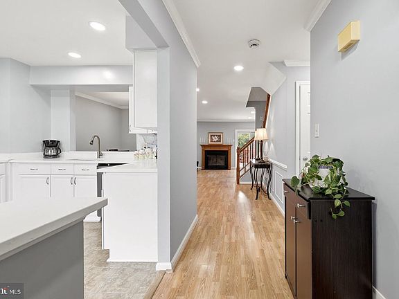 5th image of 21140 Winding Brook Sq