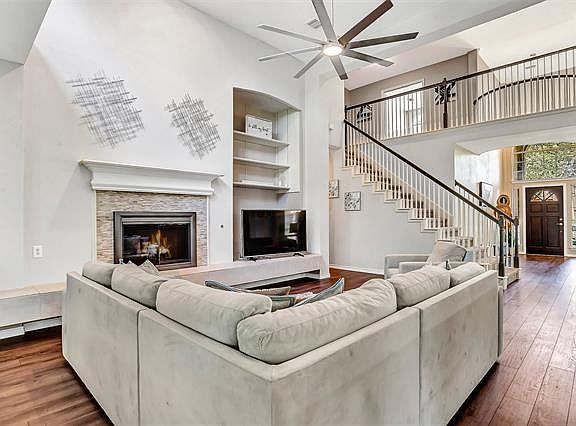 4th image of 3910 Clifton Dr
