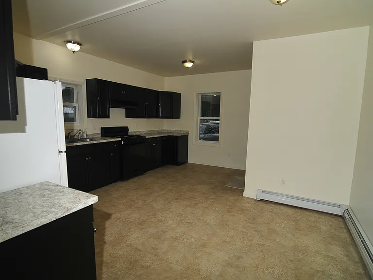 22 Central St #A — Photo 3