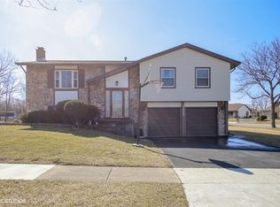 1623 Virginia Dr, Elk Grove Village, IL 60007