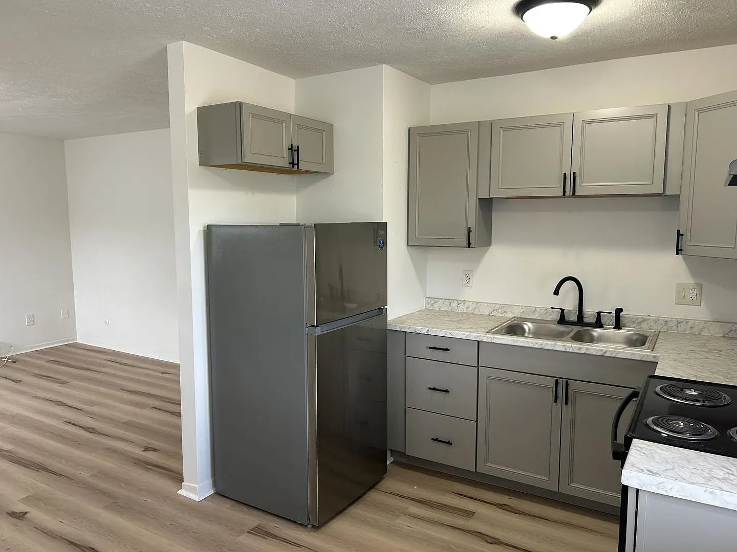 Welcome to 270 Everett Ave — Photo 4