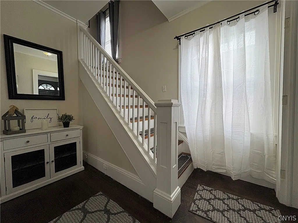 2 bed, 1.5 bath, 1295 sqft, $2,300 — Photo 3