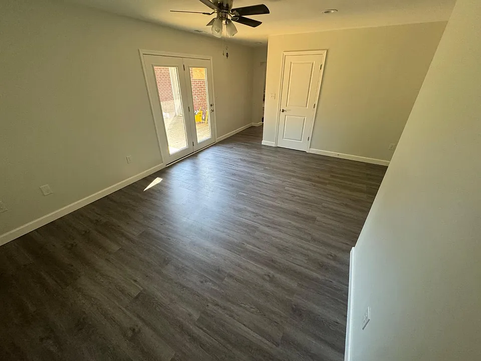 948 Hollywood Dr #5
