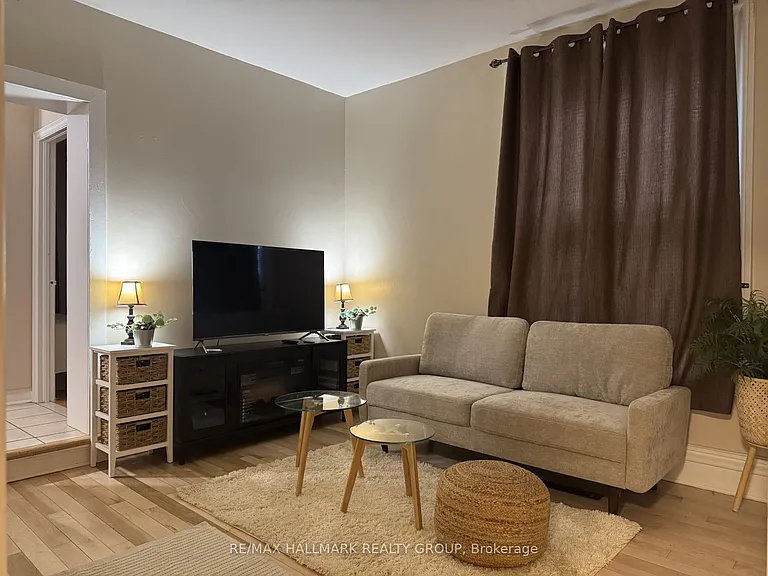 20 Russell St W #3 — Photo 2