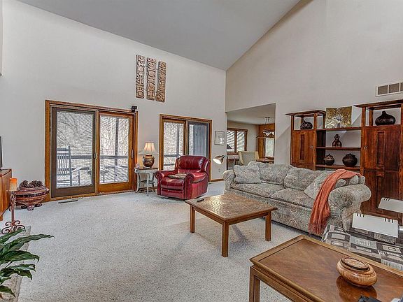 3rd image of 805 White Oak Dr