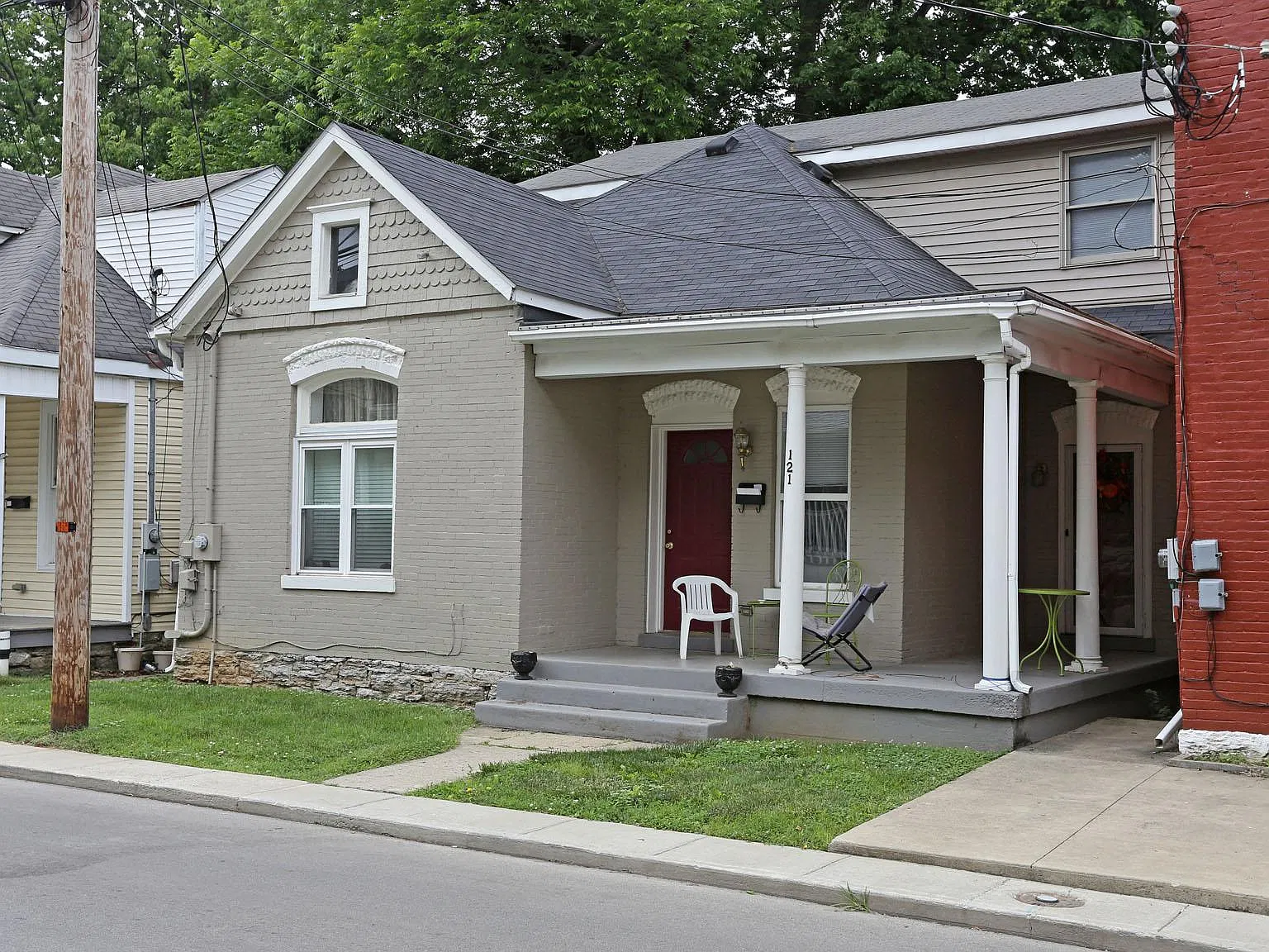 4 bed, 2050 sqft, $2,160 — Photo 1