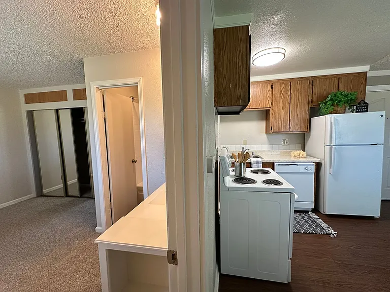 Boutique Apartments in Boulevard Park, Includes Gated, Covered Parking! — Photo 20