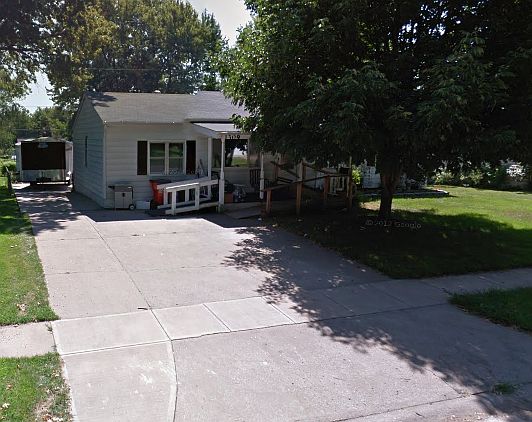 1st image of 1309 N Redwood Dr