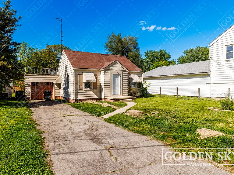 1210 S Burlington Dr — Photo 2