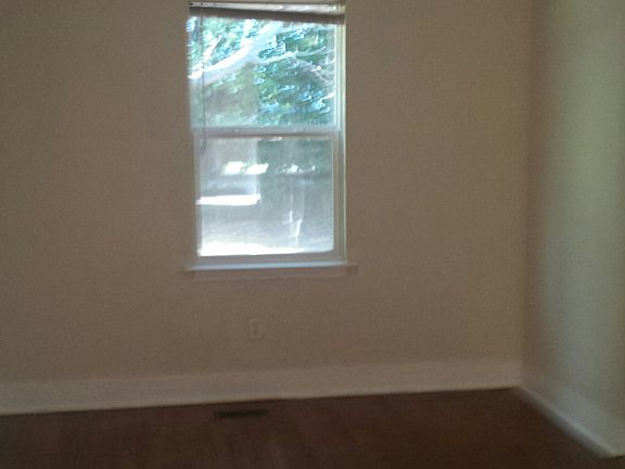 5th image of 200 N Iroquois Ave