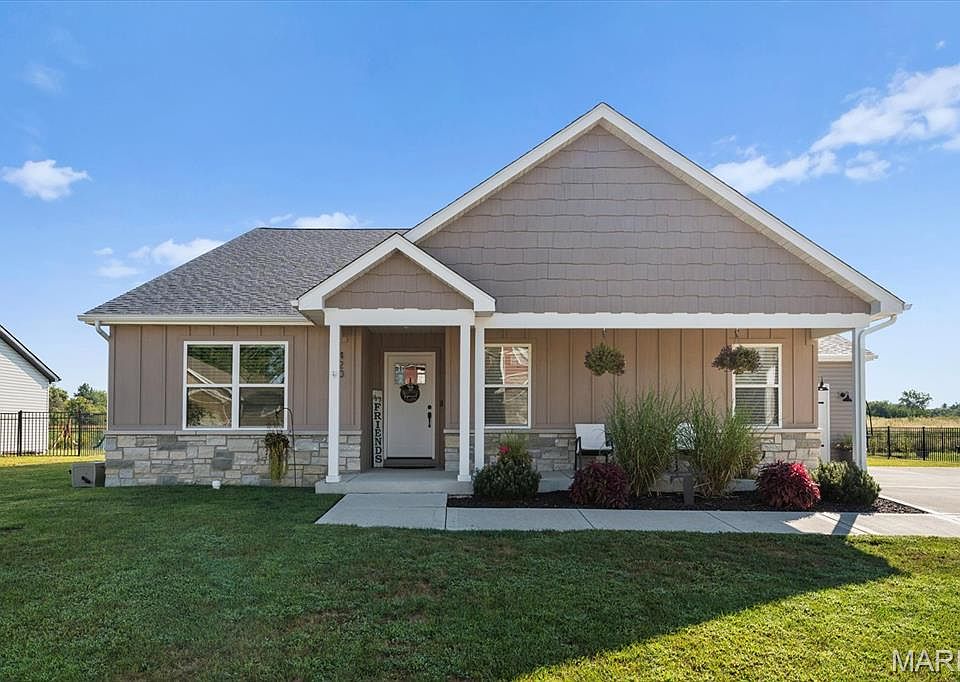 1st image of 420 Foxtail Dr