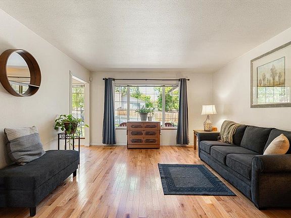 5th image of 639 Evergreen Ln