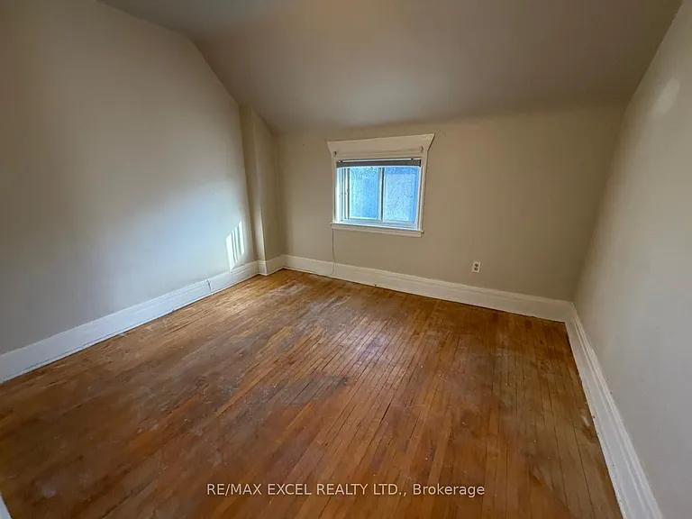515 Warden Ave #UPPER — Photo 9