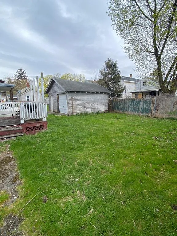 1207 Schuyler St — Photo 4