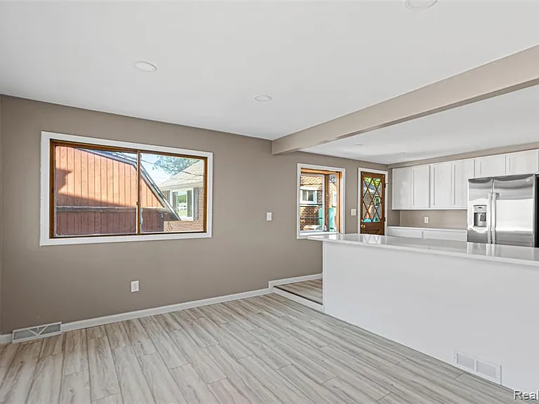 391 Shady Oaks St — Photo 21