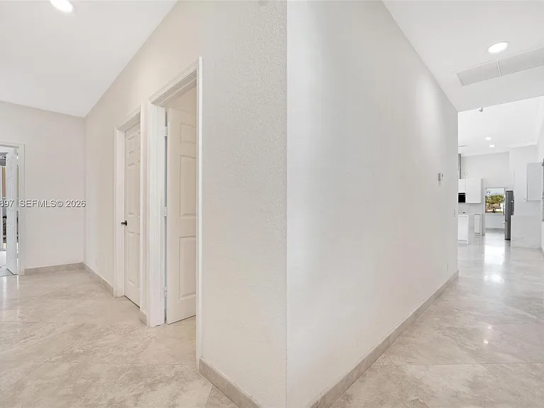1666 Victoria Pointe Cir — Photo 9