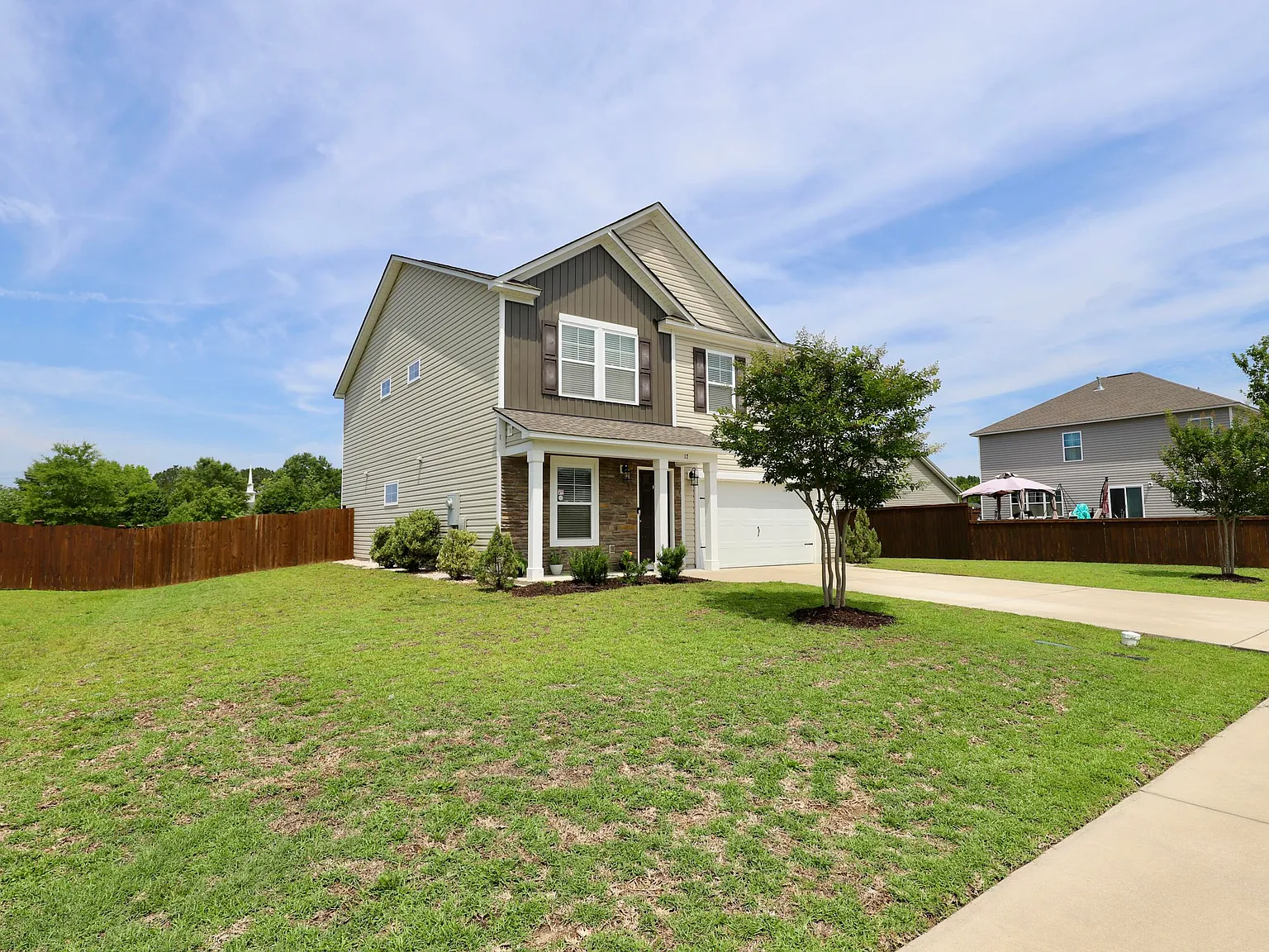 5 bed, 3.0 bath, 2264 sqft, $2,200 — Photo 2