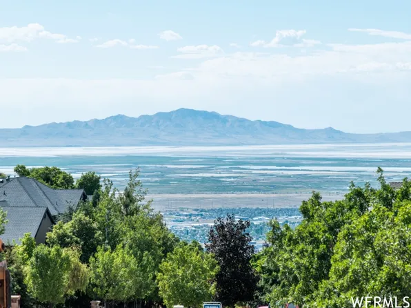 925 E Highland Oaks Dr, Bountiful, UT 84010