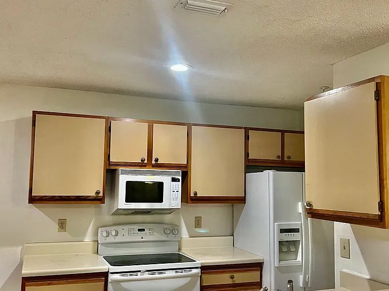 633 Buoy Ln — Photo 10