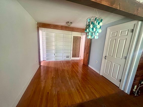 5th image of 47 Wood St