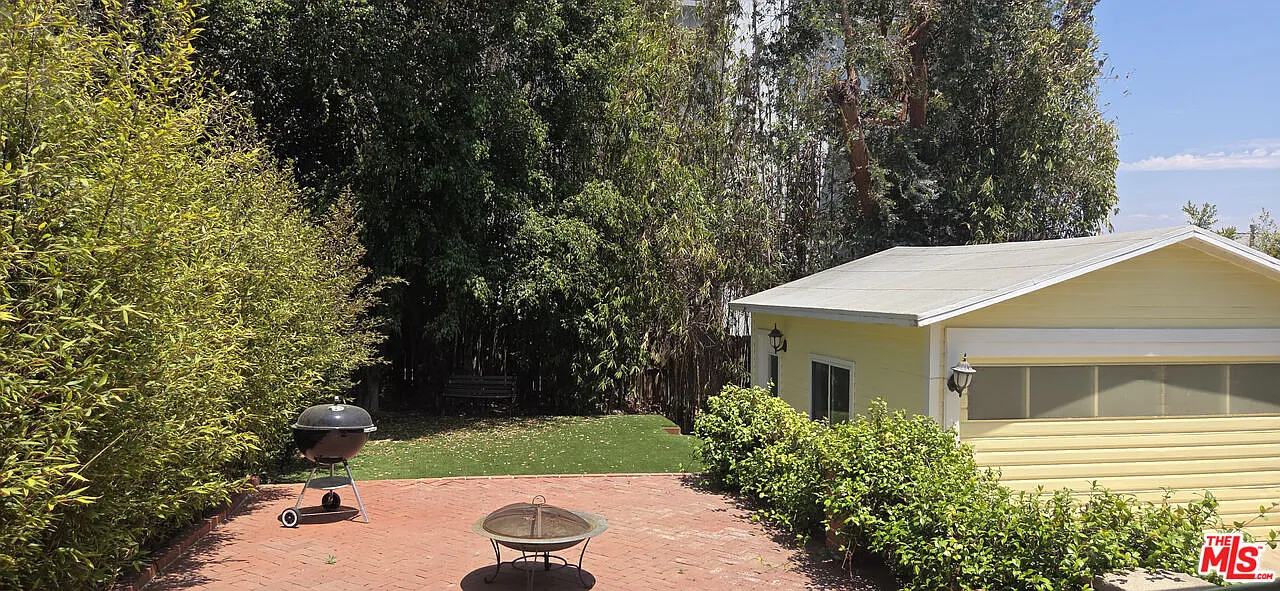2 bed, 2.0 bath, 1270 sqft, $5,750 — Photo 2