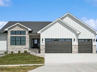 230 S Seven Oaks Rd, Northliberty, IA 52317
