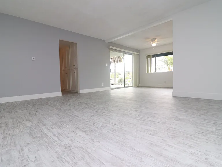 355 Coronado Ave. — Photo 22