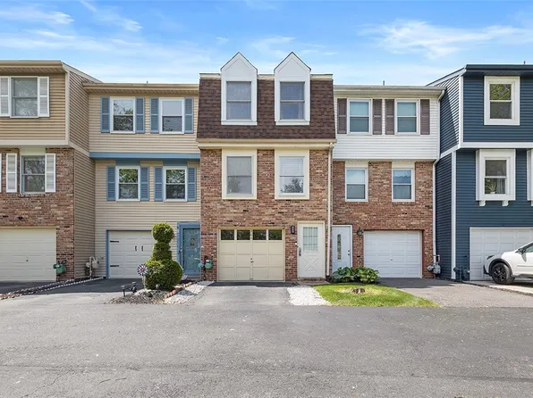 364 New World Dr, Clairton, PA 15025