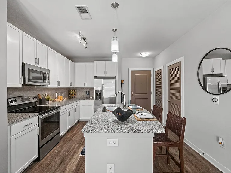 1010 Dilworth Apartments — Photo 3