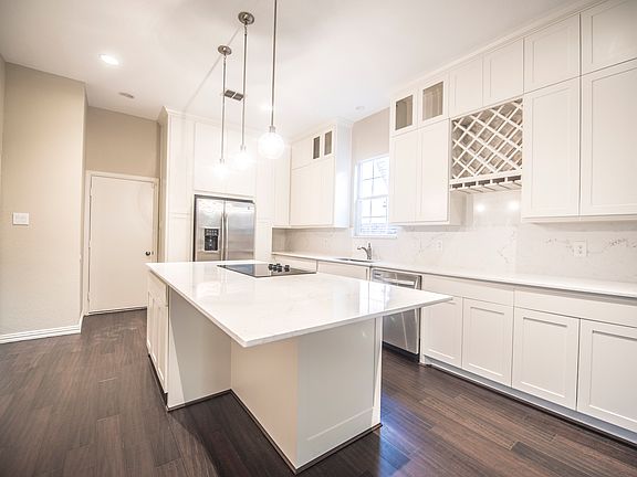2nd image of 2701 Waterford Dr