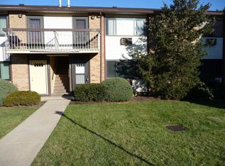 213 Cricket Ln #213, Woodbridge, NJ 07095