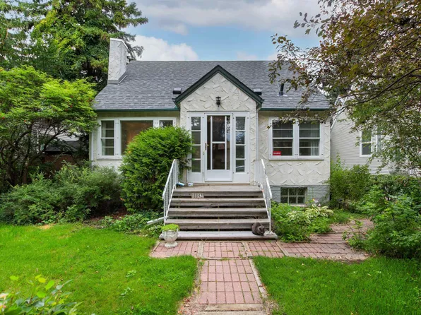 8842 89th St NW, Edmonton, AB T6C 3K6