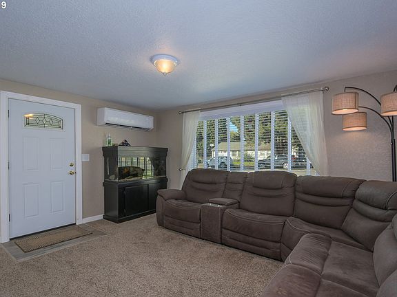 3rd image of 1919 W 27th St