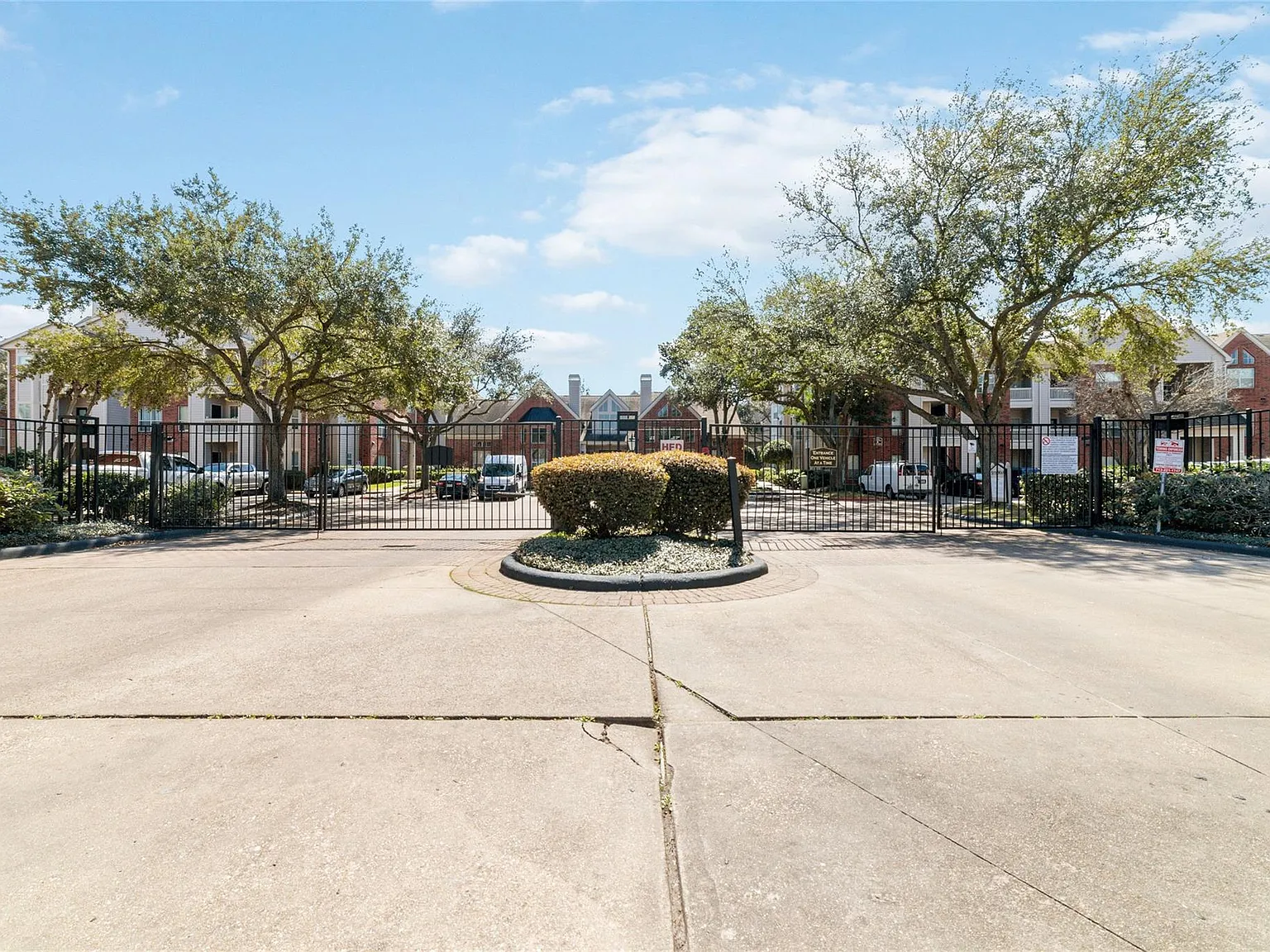 1 bed, 1.0 bath, 790 sqft, $1,950 — Photo 2