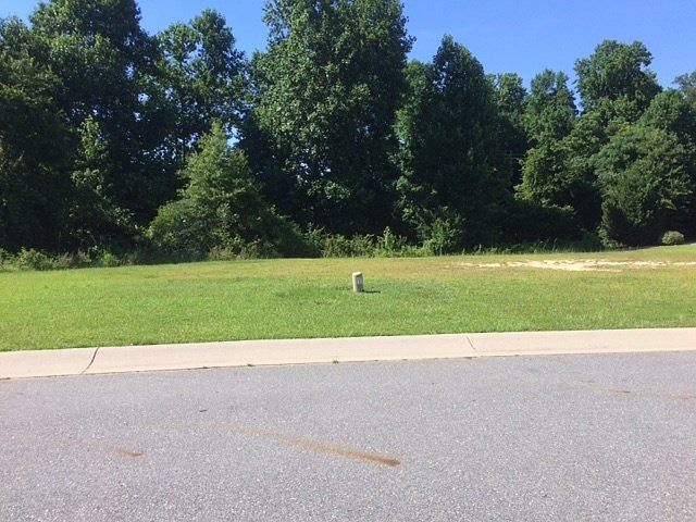 2nd image of 322 Kingston Cir