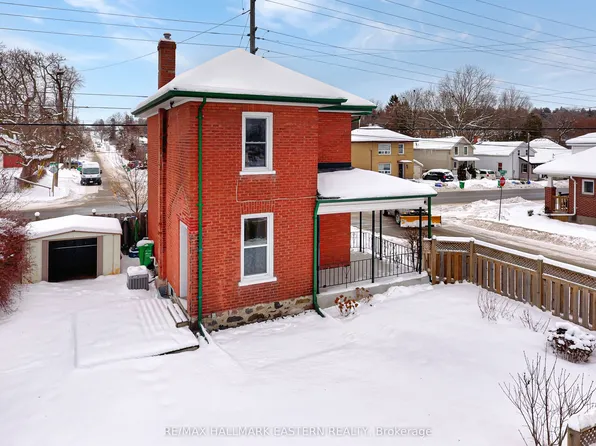 198 Hazlitt St, Peterborough, ON K9H 1L7
